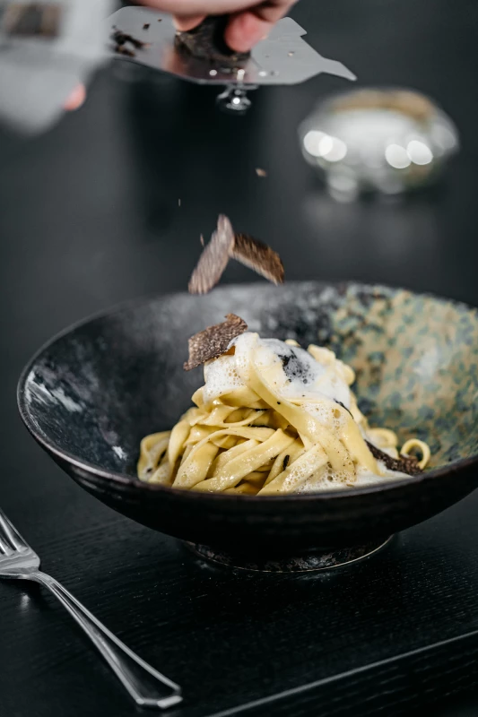 Tagliatelle mit Trüffeln im Hotel Riesengebirge Restaurant serviert.