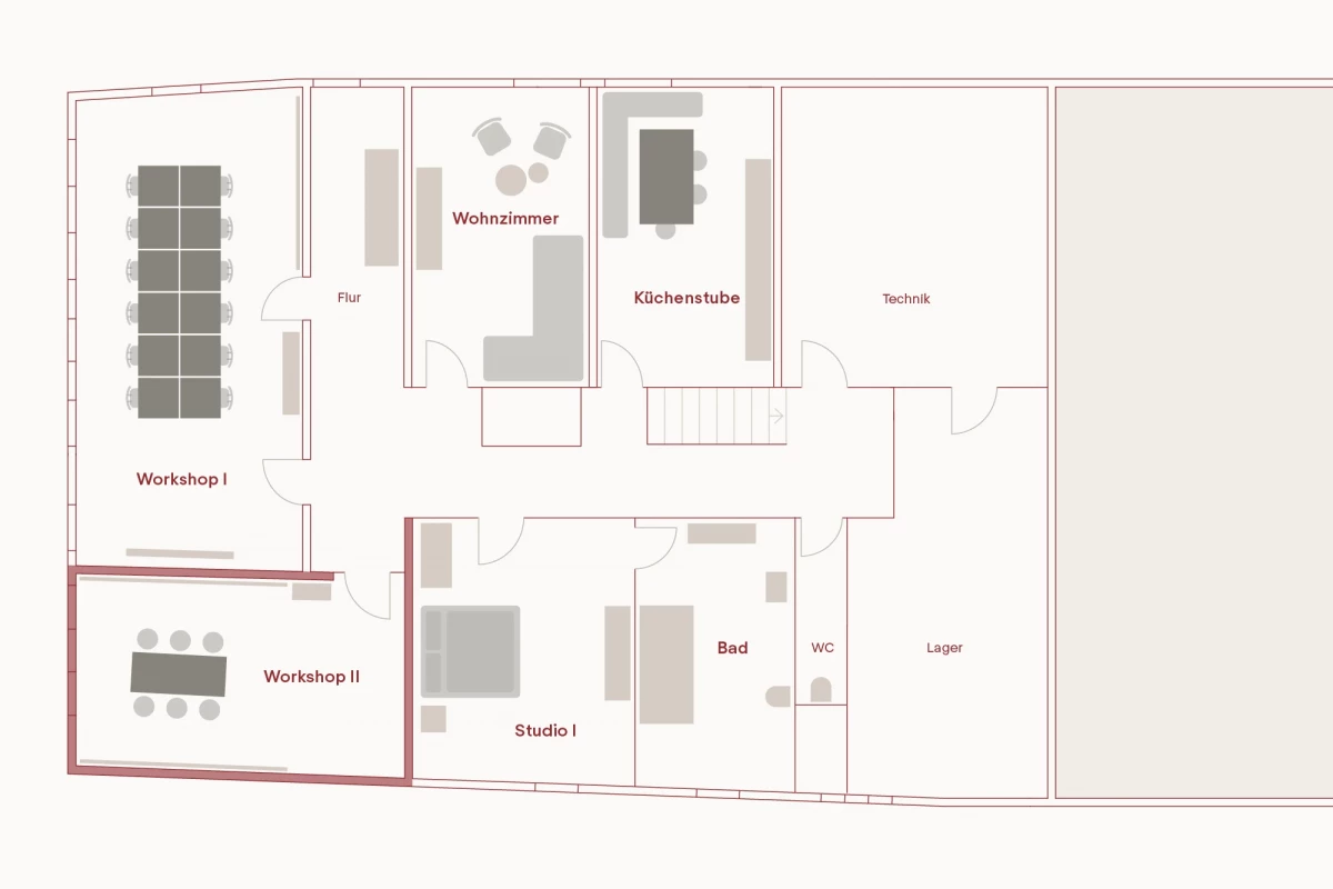 Grundriss eines Gebäudes mit mehreren Räumen wie Werkstätten, Wohnzimmer, Küche, Bad und Lager, übersichtlich in verschiedenen Grautönen und Rechteckformen dargestellt.